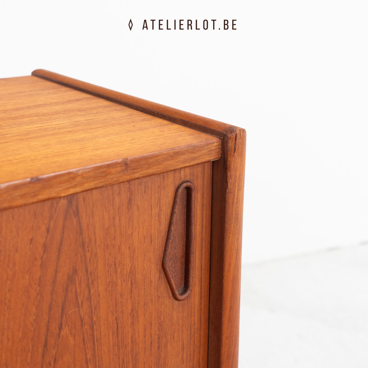 Vintage lowboard Deens