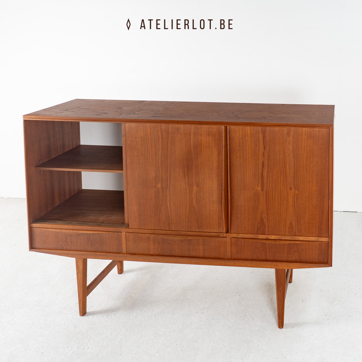 Deens highboard E.W. Bach