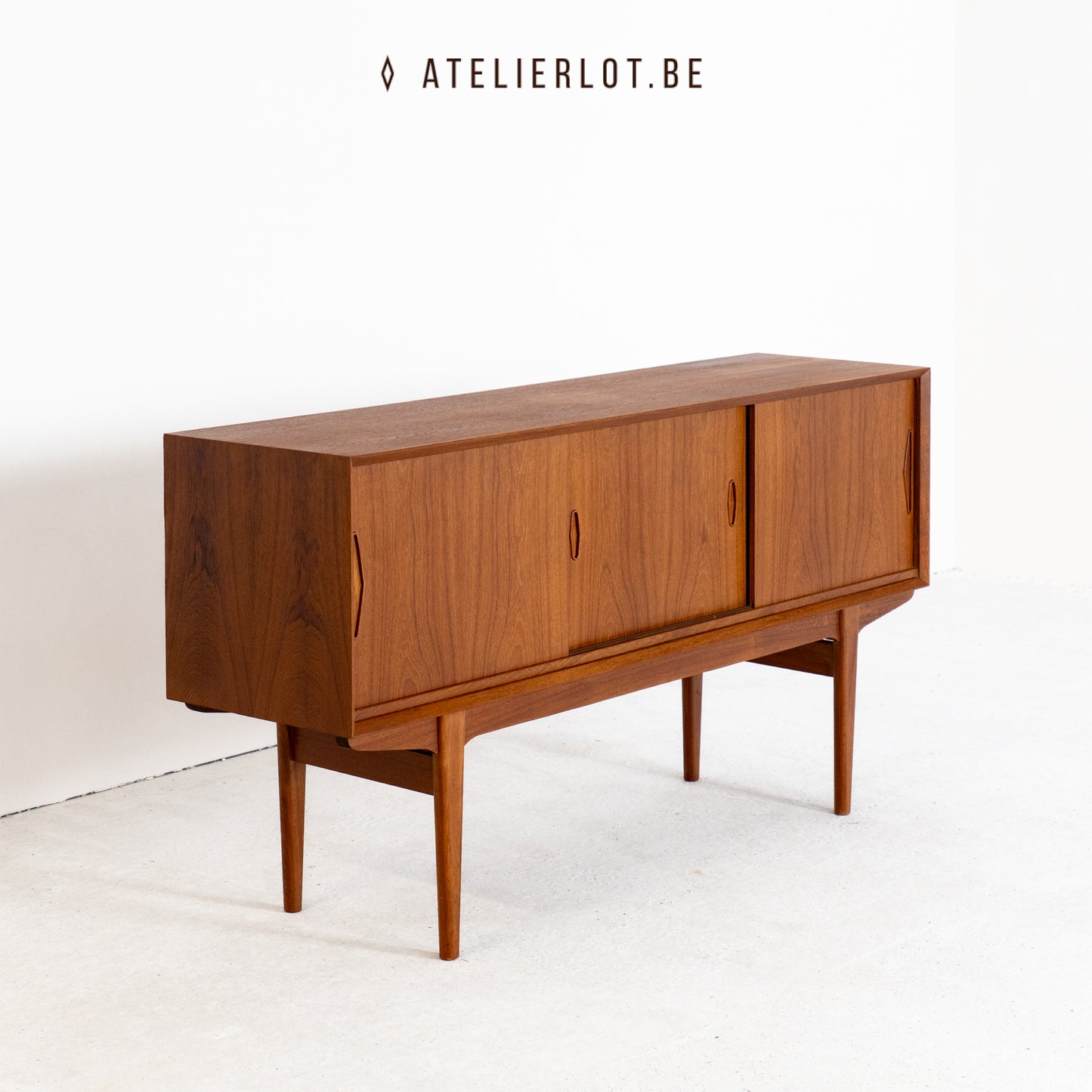 Lowboard met schuifdeuren