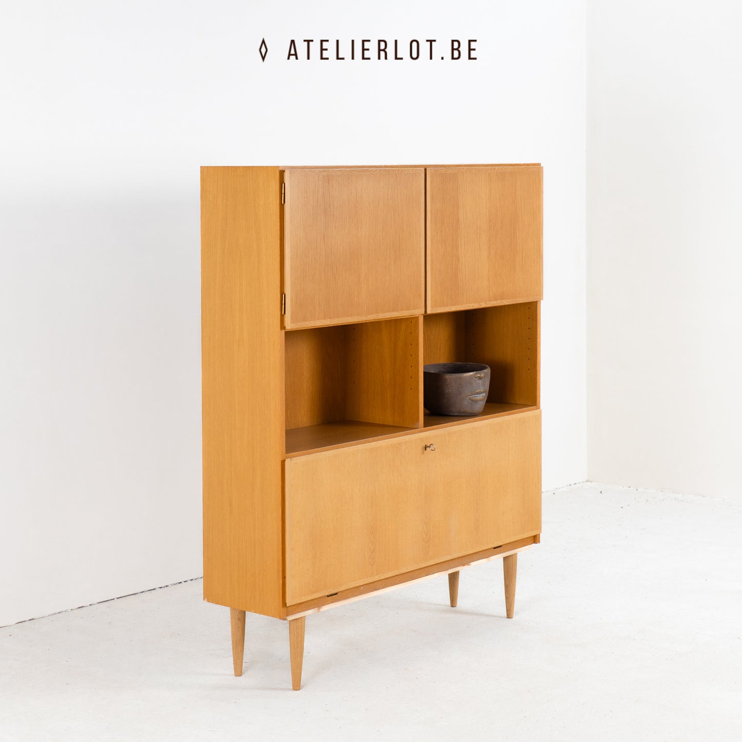 Eiken highboard met verlichting