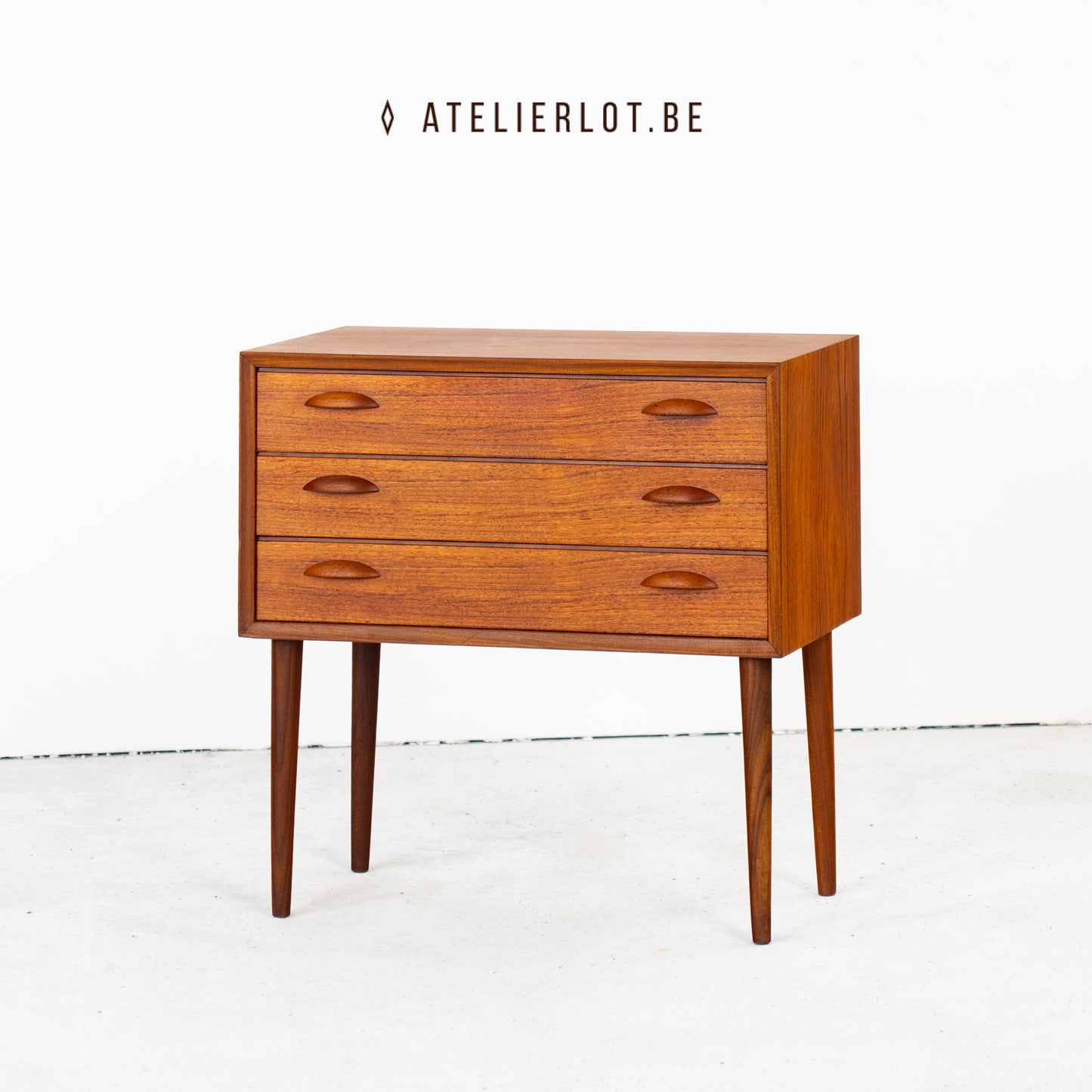 Vintage ladekast klein met 3 lades