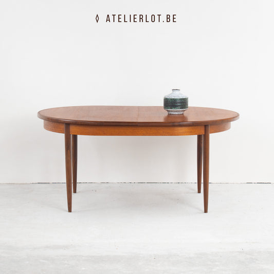 Vintage uitschuifbare eettafel G-plan ovaal
