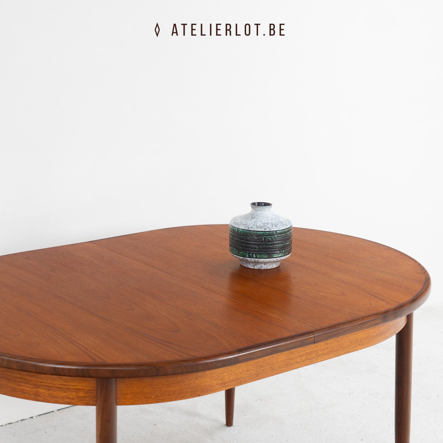 Vintage uitschuifbare eettafel G-plan ovaal