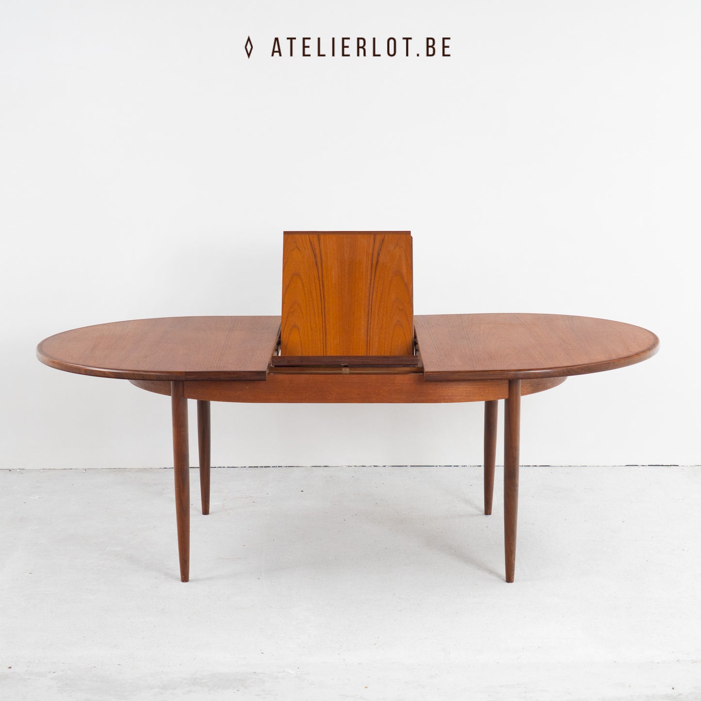 Vintage uitschuifbare eettafel G-plan ovaal