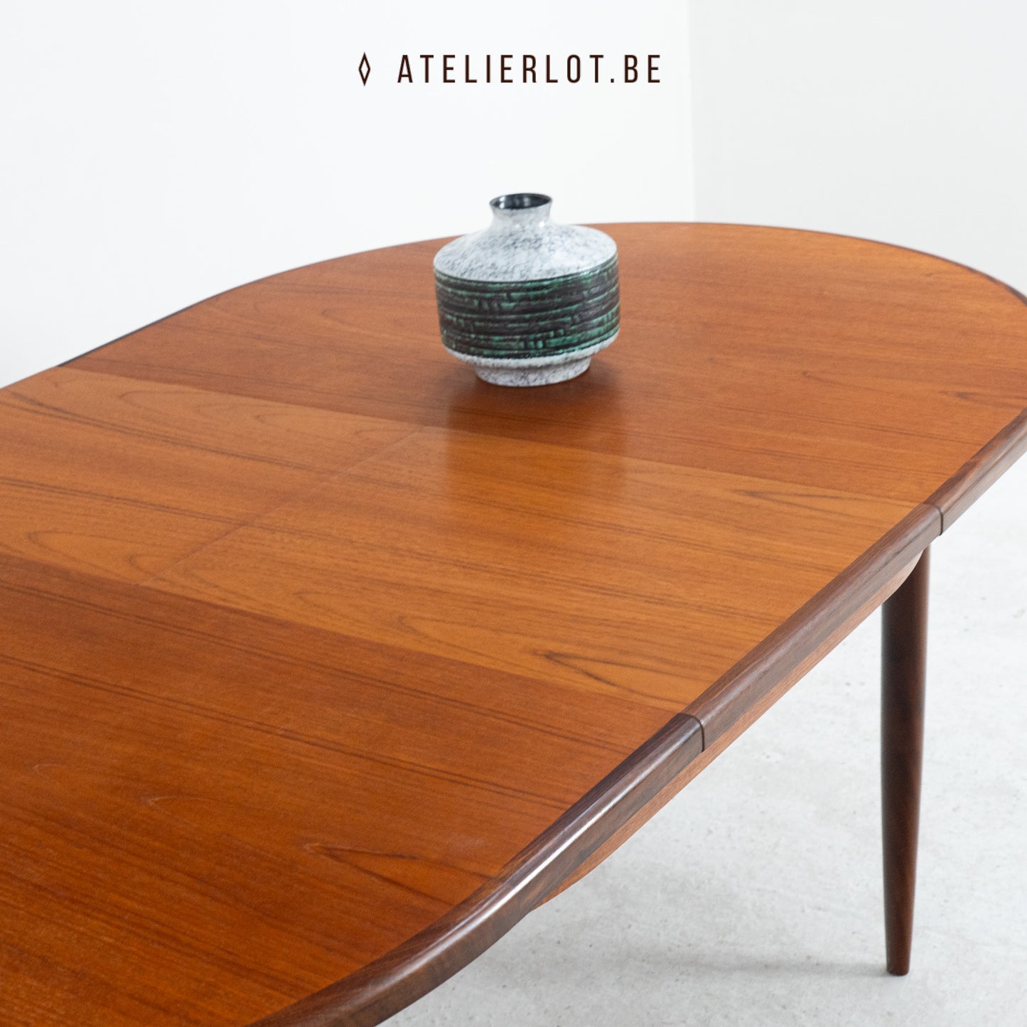 Vintage uitschuifbare eettafel G-plan ovaal