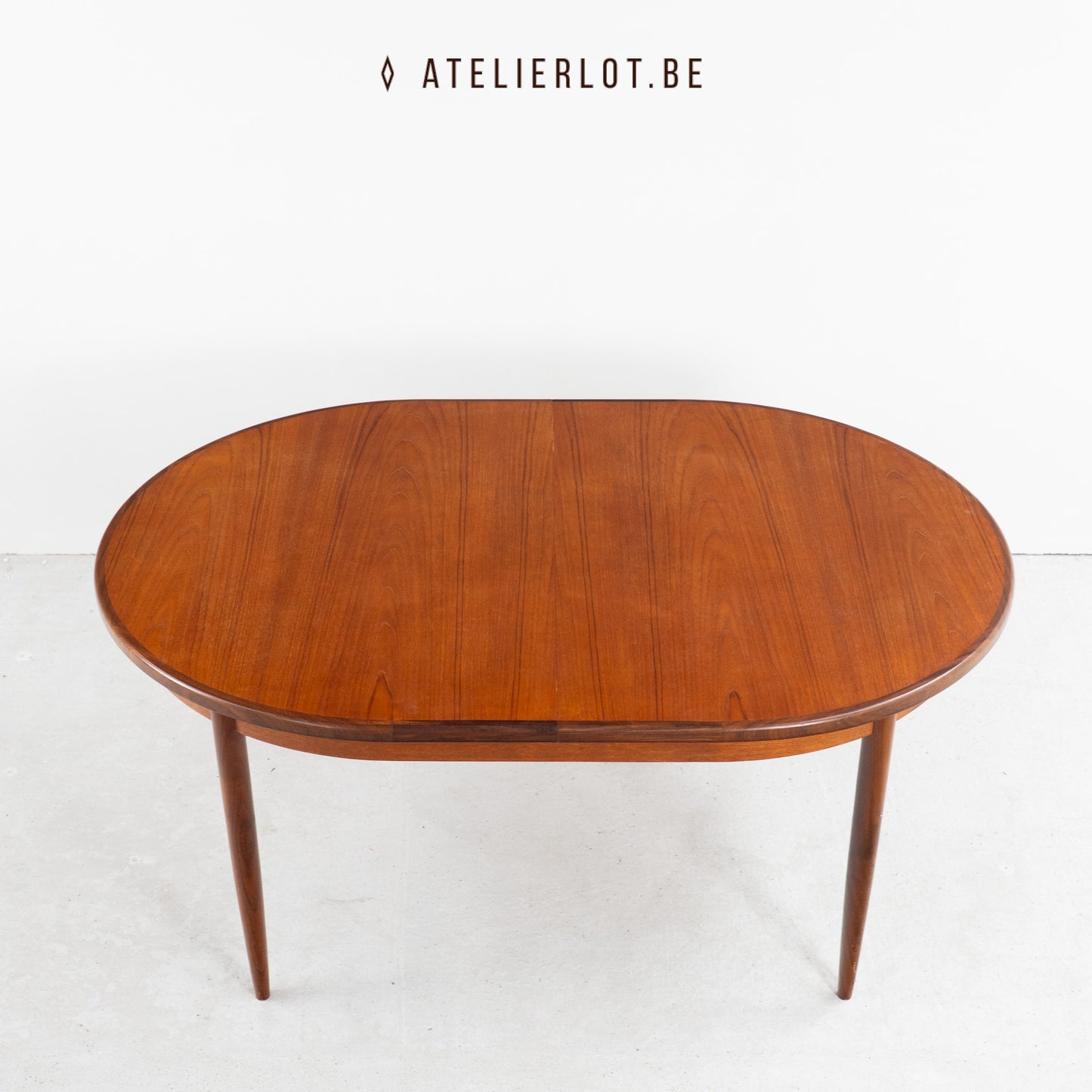 Vintage uitschuifbare eettafel G-plan ovaal