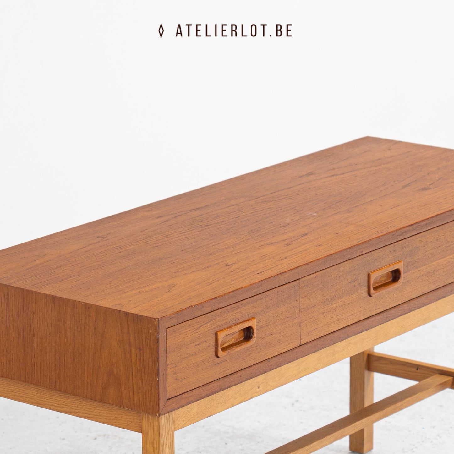 Vintage bijzetkast / tv-kastje