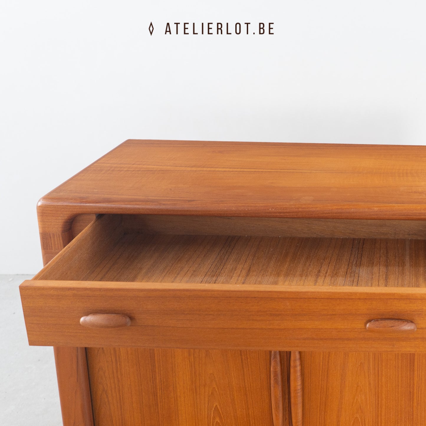 Vintage Deense kast Dyrlund