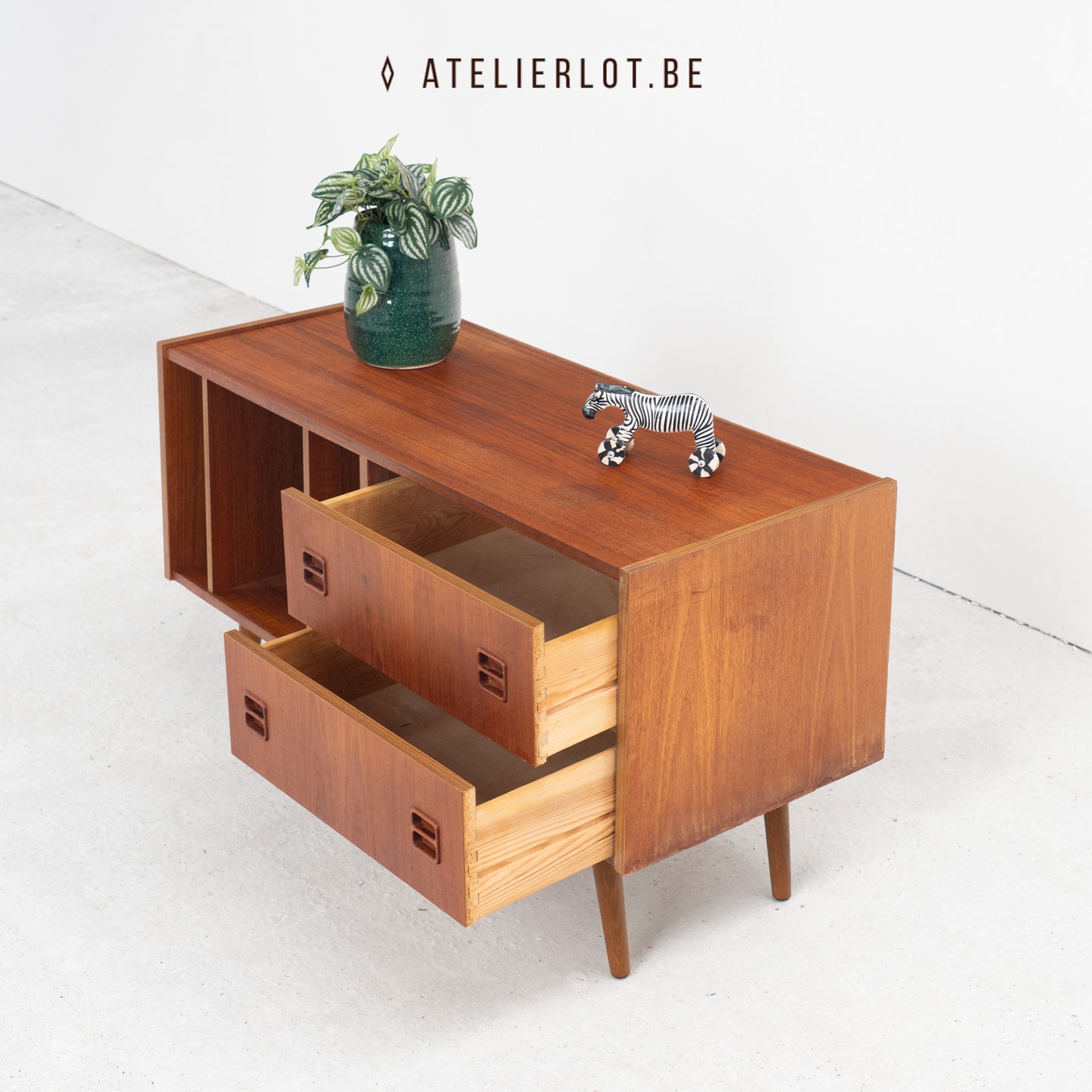 Vintage Deense platenkast / audiomeubel