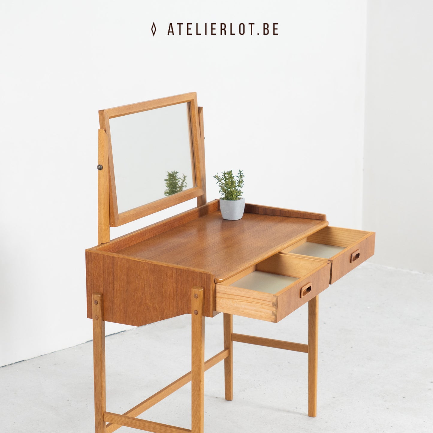 Vintage make-up tafel Zweden