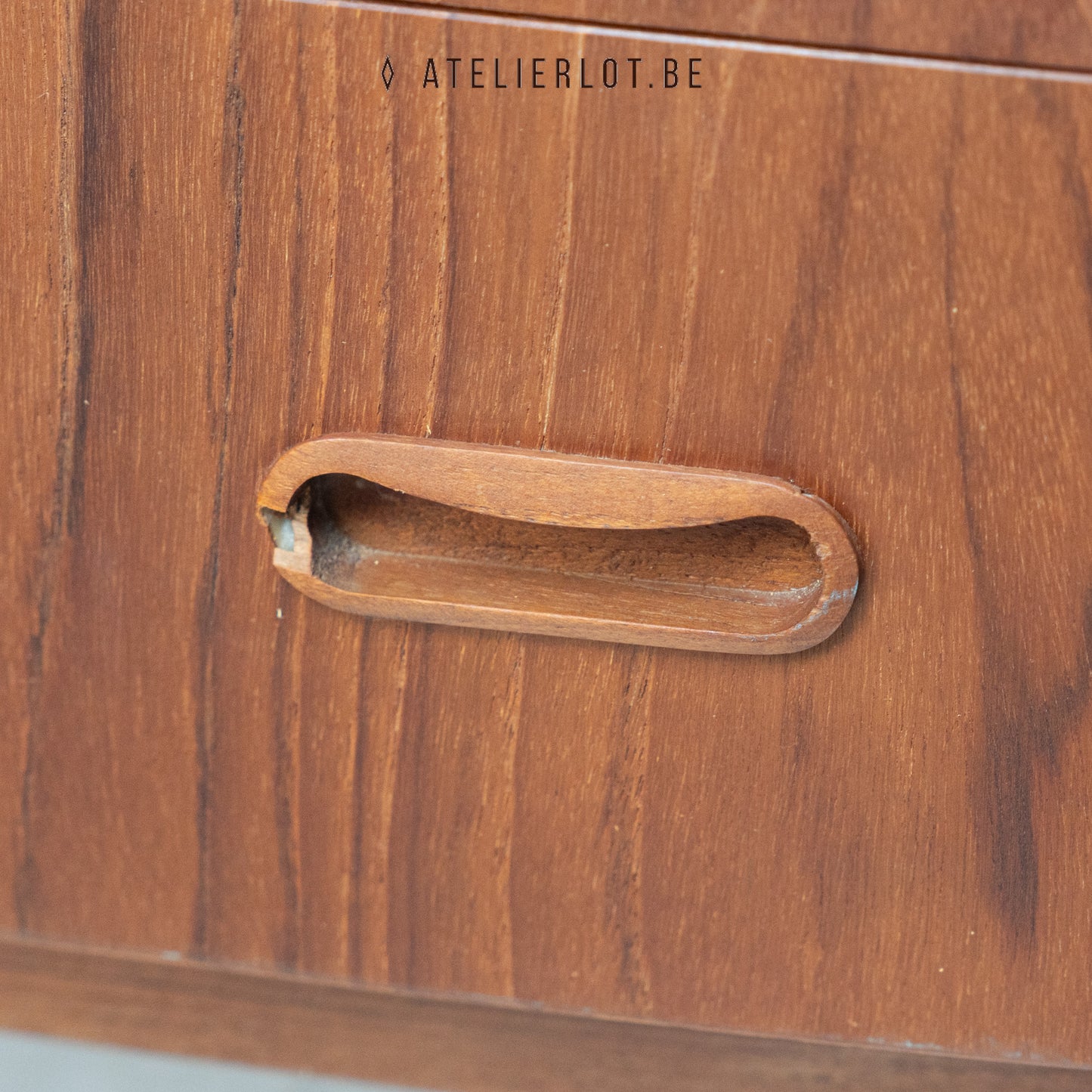 Vintage ladekast gebogen