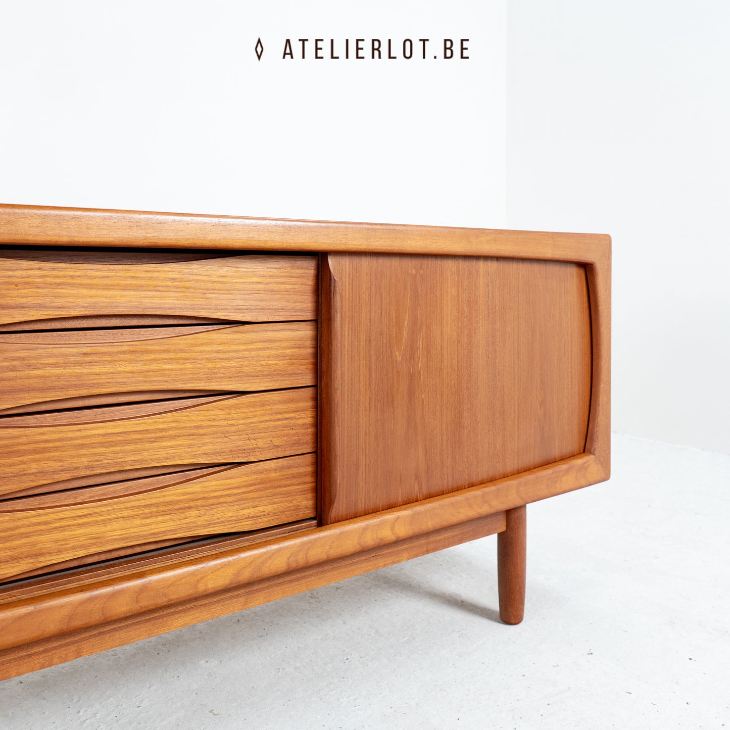 Deens Design lowboard van HP Hansen