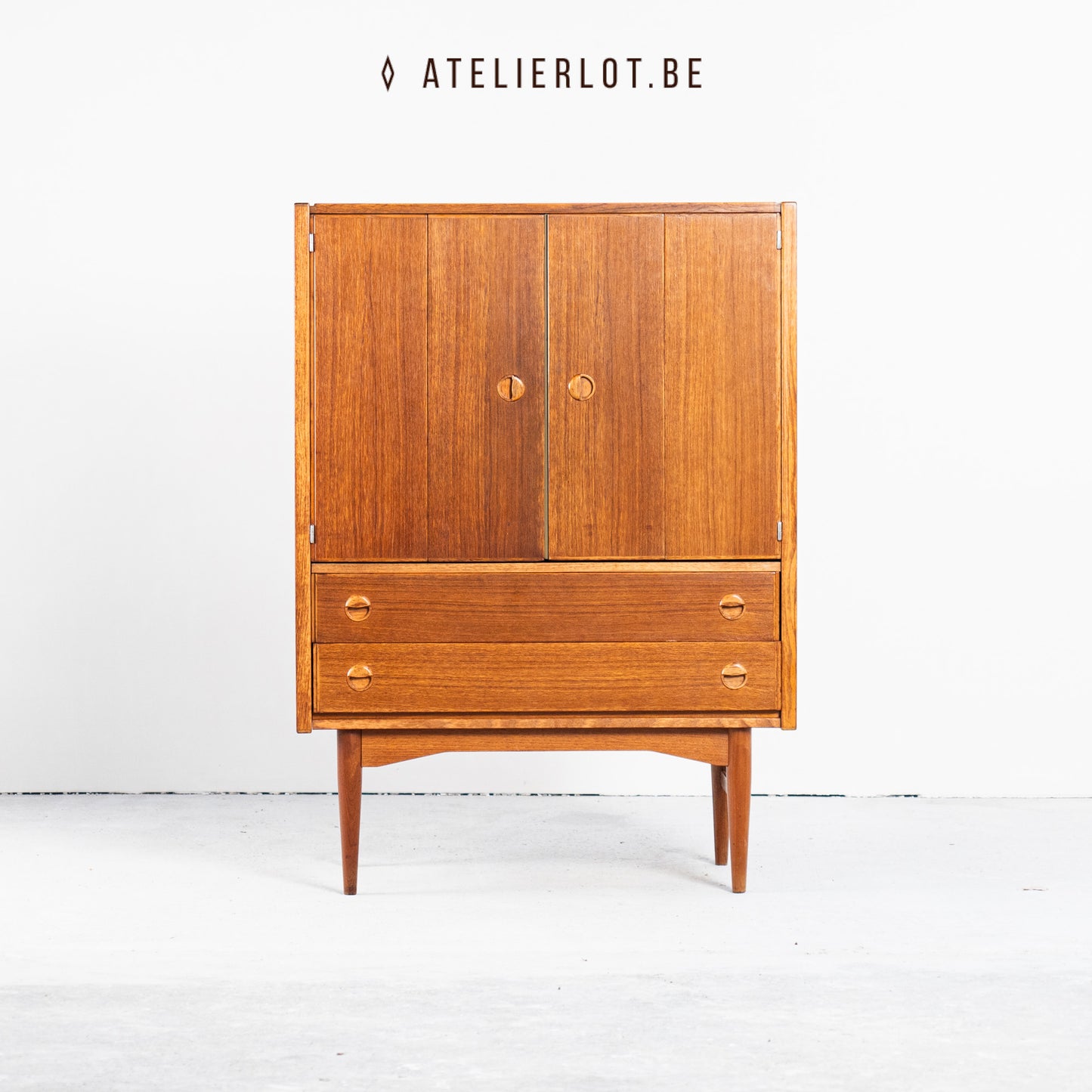 Vintage barkast met vouwdeuren