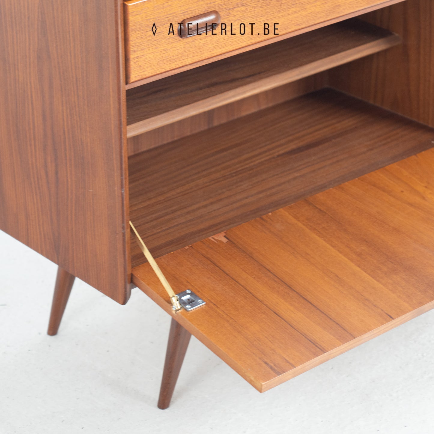 Vintage design bijzetkast L. Van Teeffelen