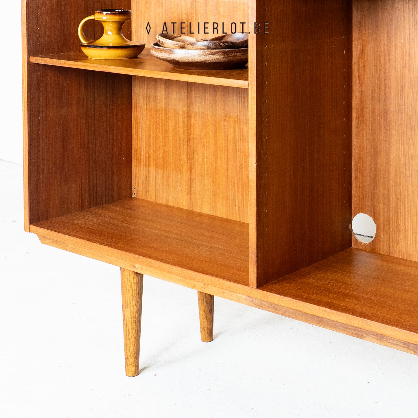 Deense boekenkast / vakkenkast 2