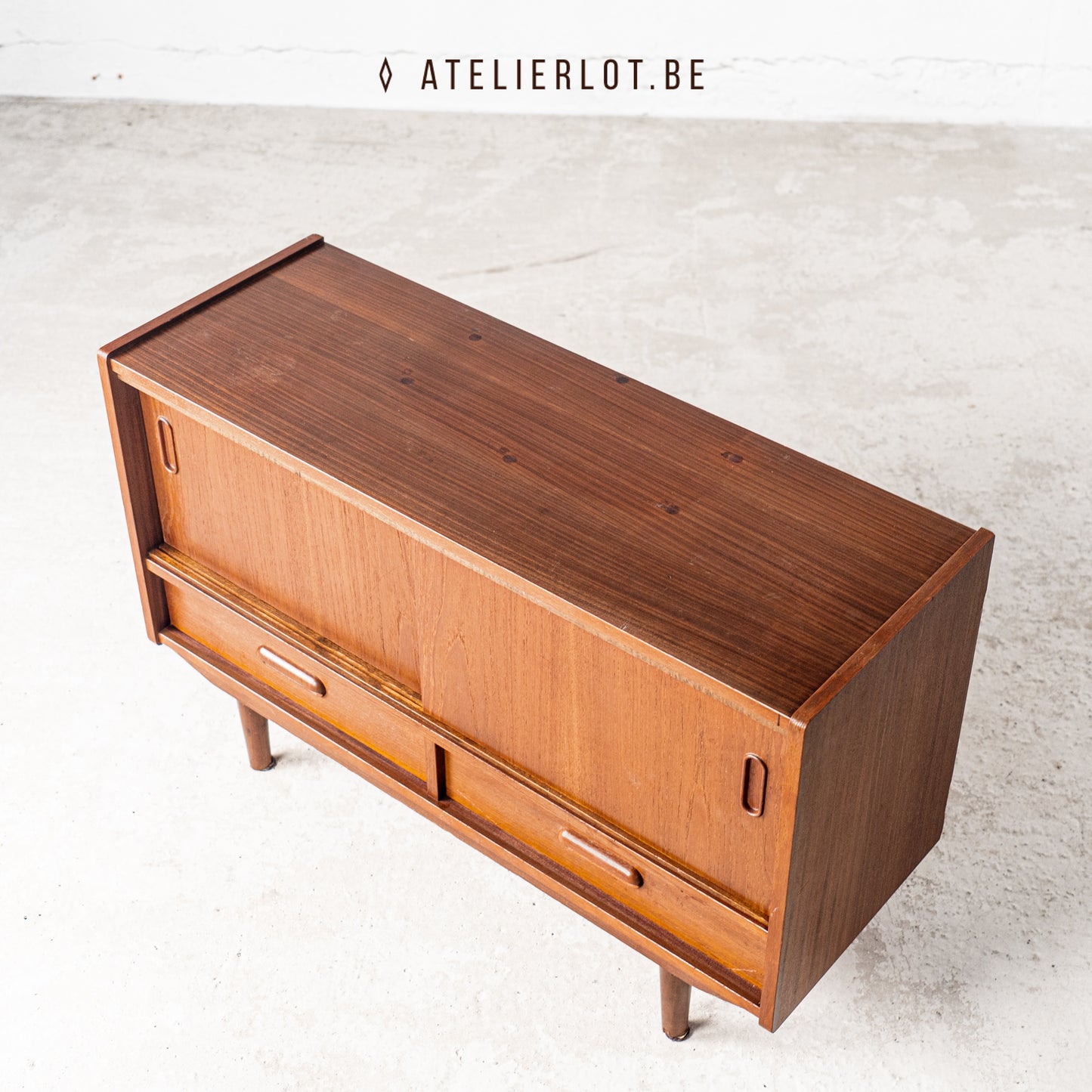 Vintage bijzetkast / tv-kastje