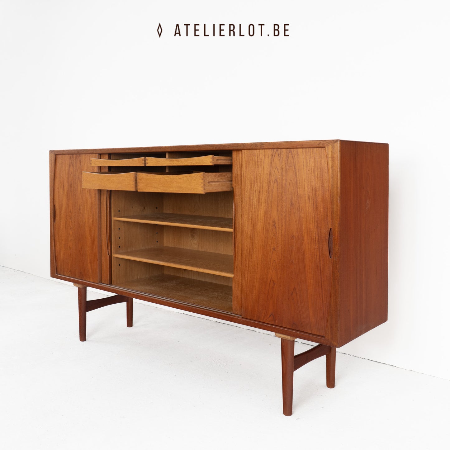 Design sideboard H. Kjaernolf 2