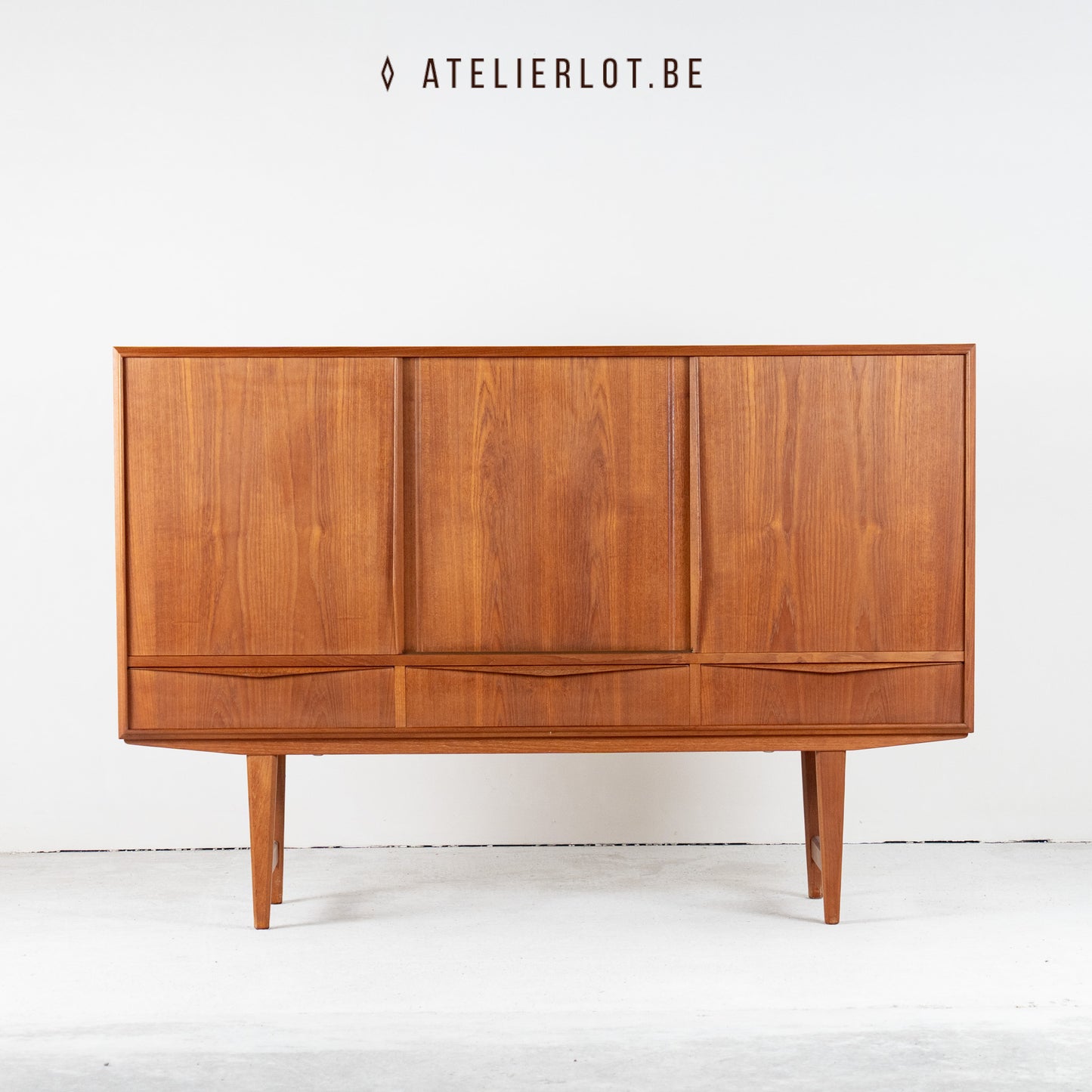 Deens highboard E.W. Bach