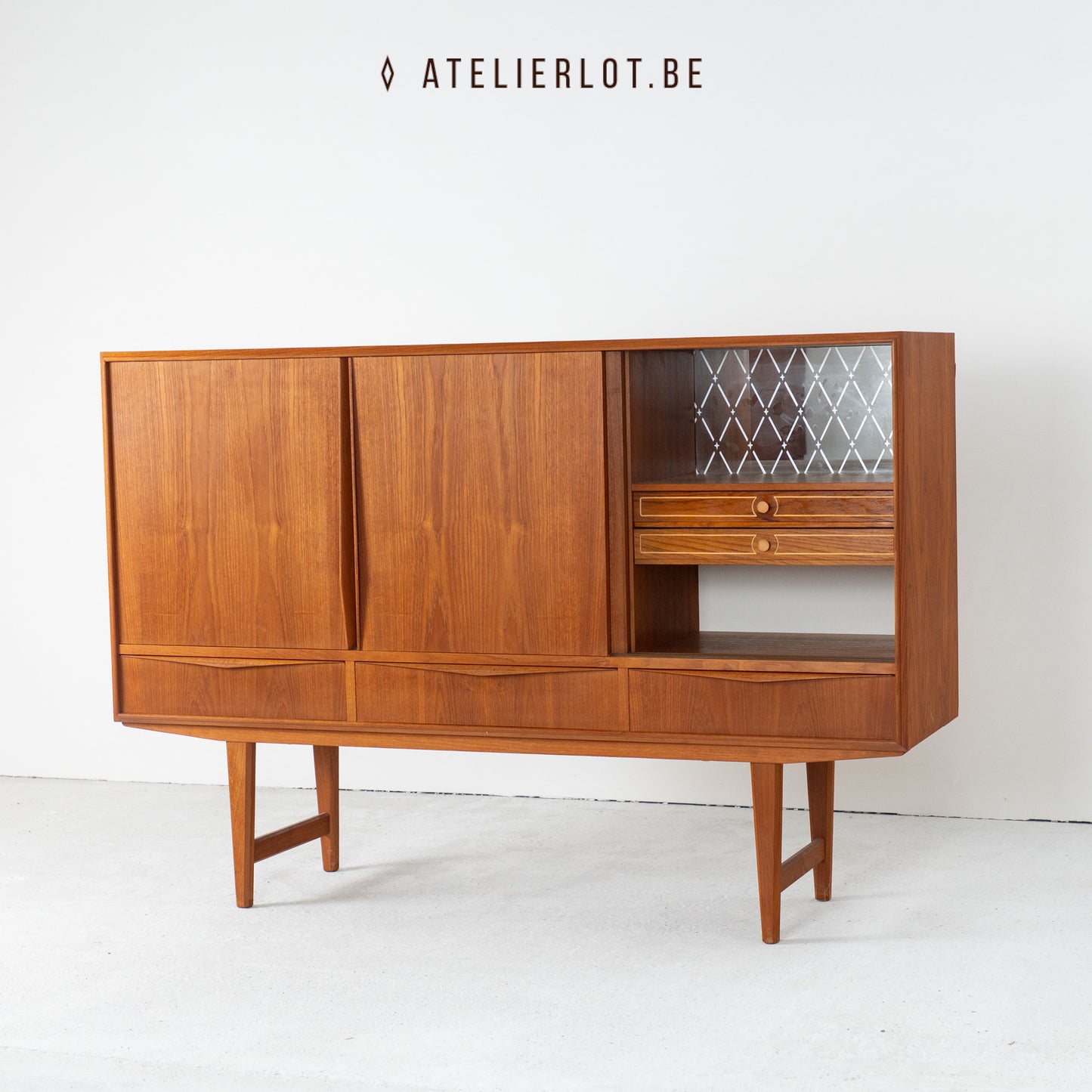 Deens highboard E.W. Bach