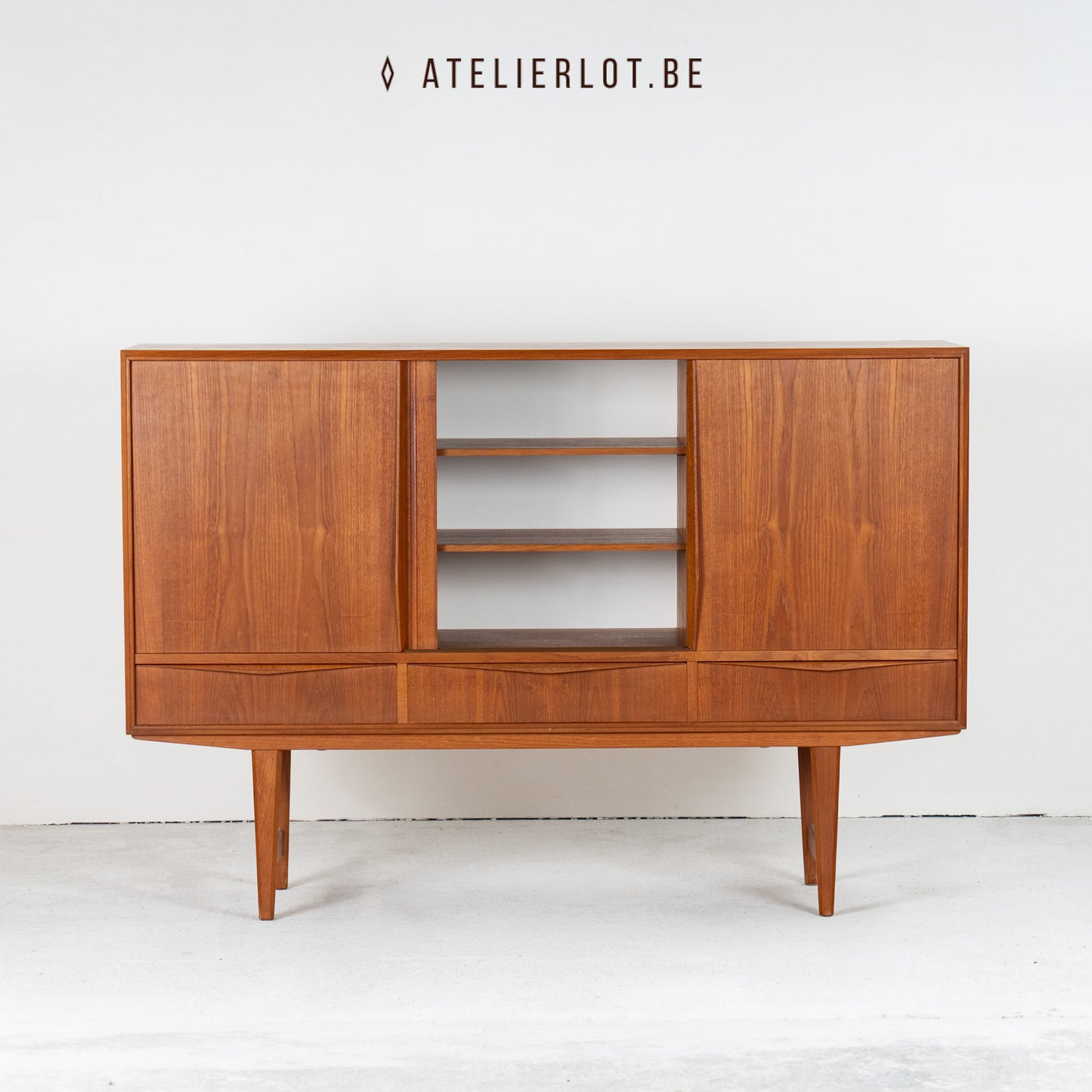 Deens highboard E.W. Bach