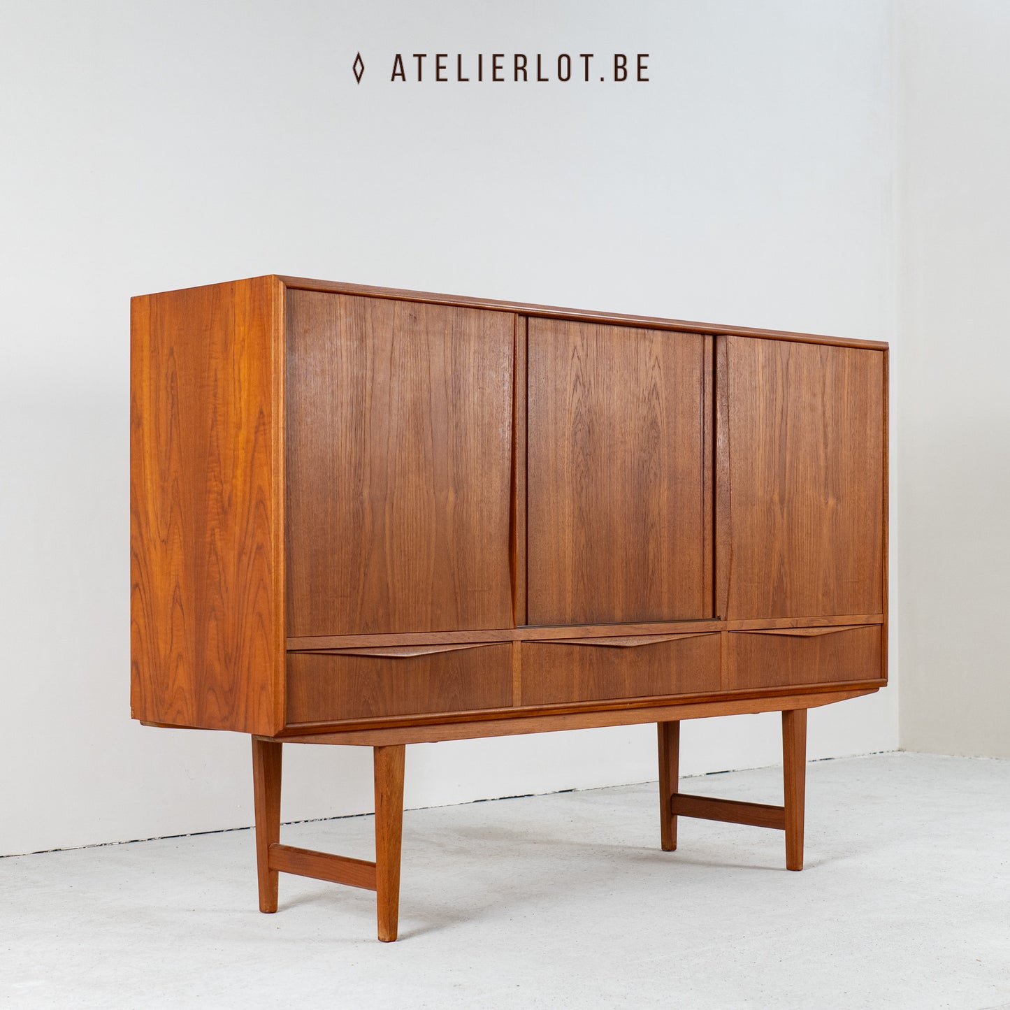 Deens highboard E.W. Bach