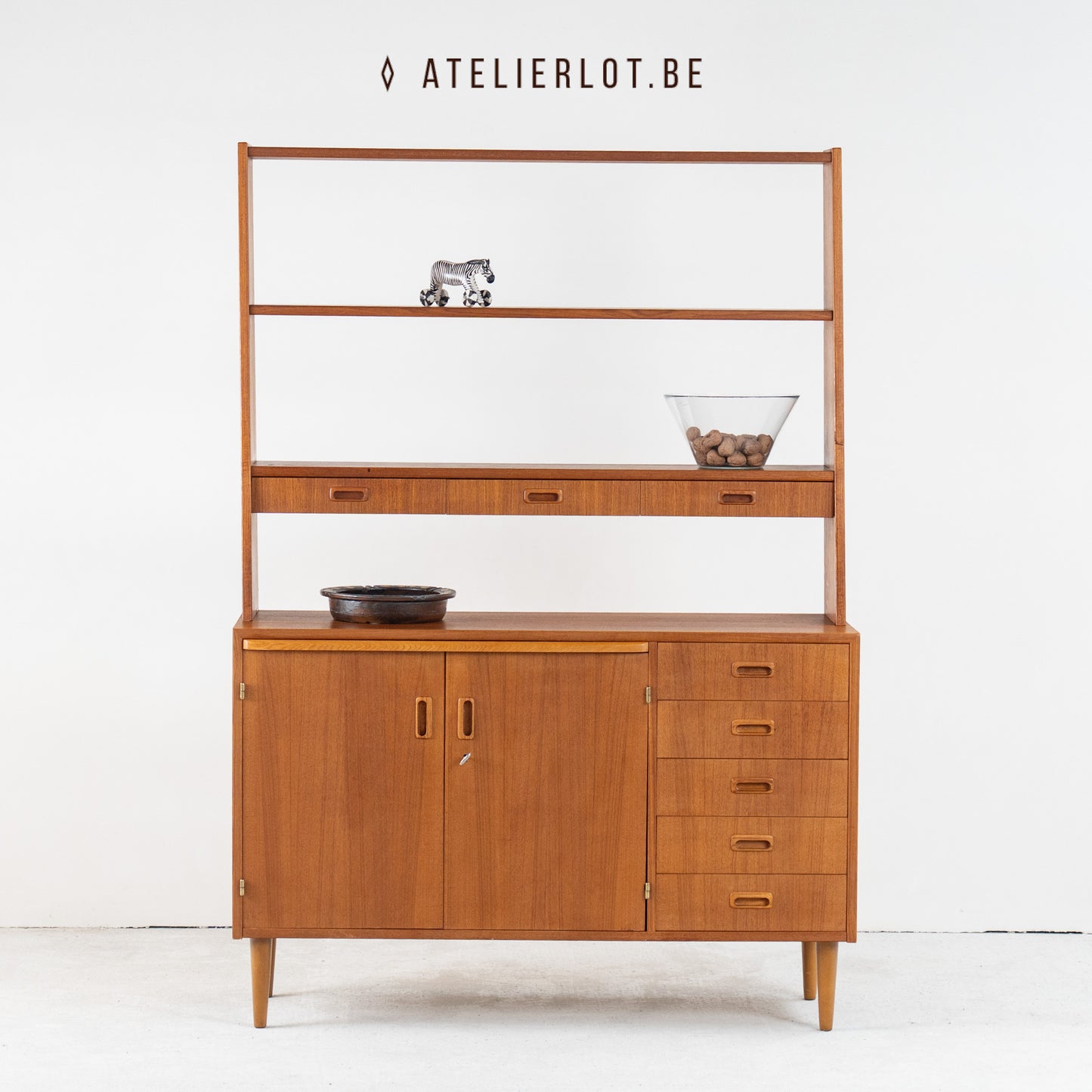 Vintage wandmeubel / boekenrek 2