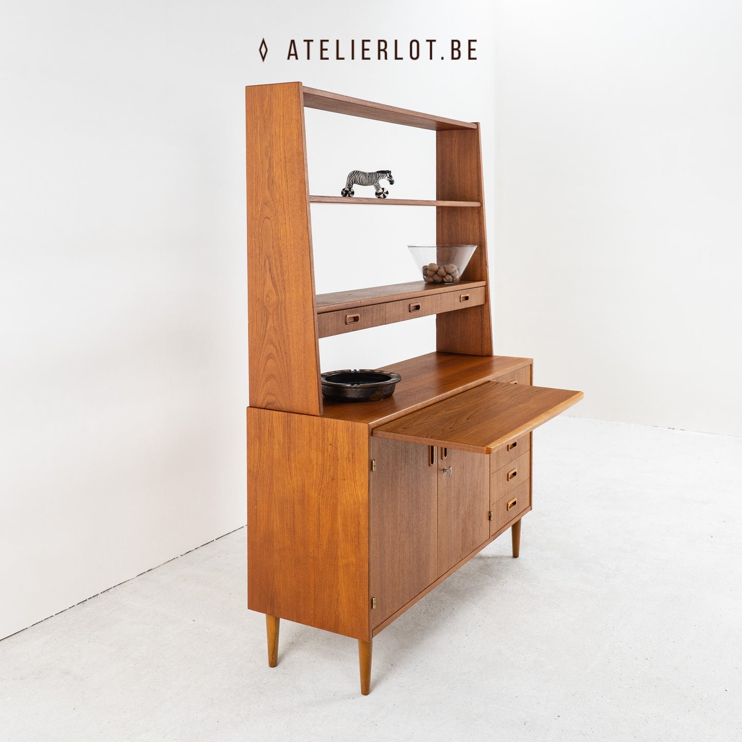 Vintage wandmeubel / boekenrek 2