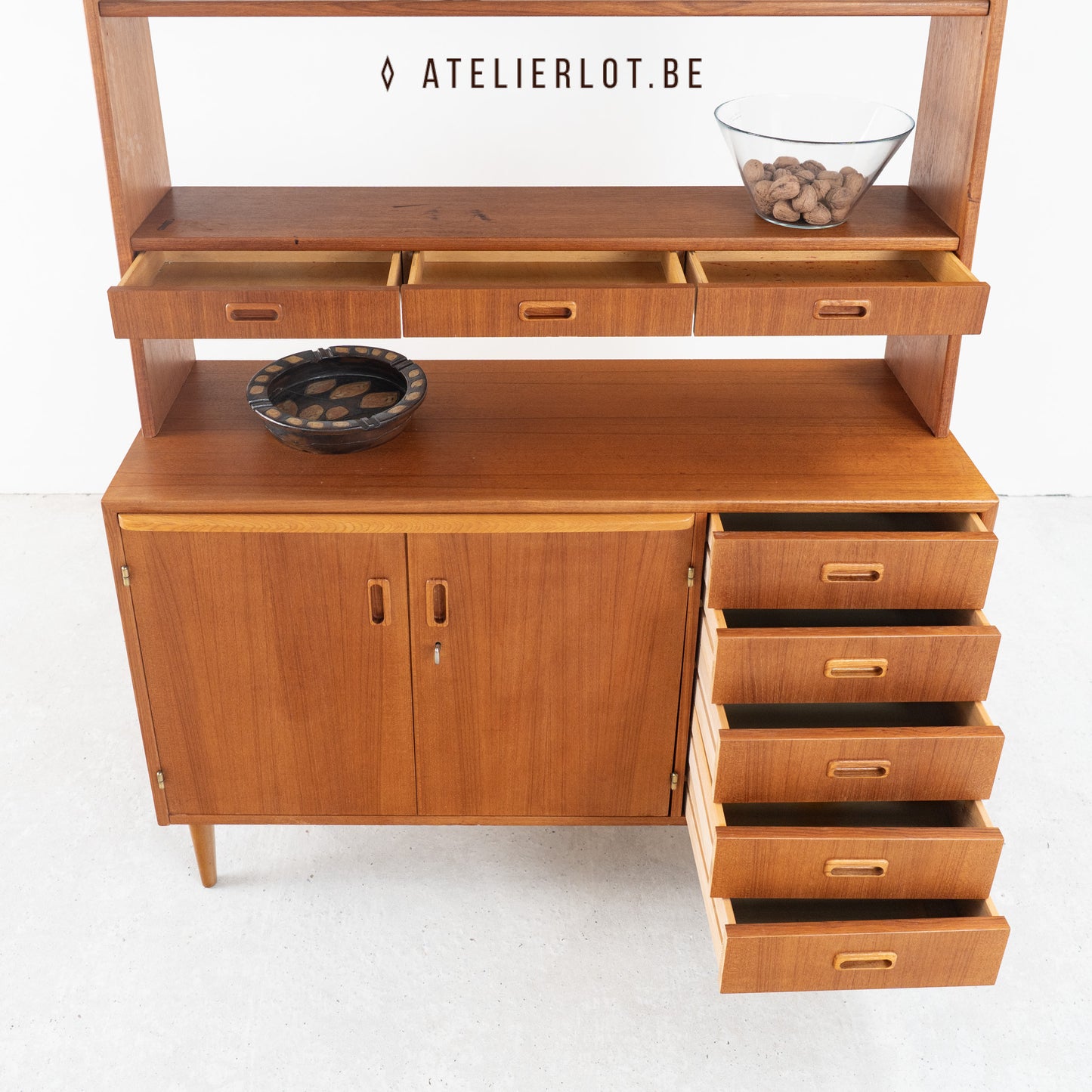 Vintage wandmeubel / boekenrek 2