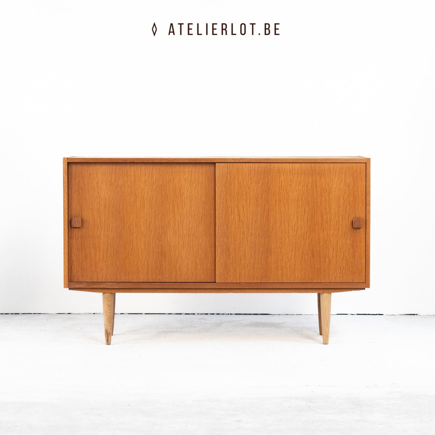 Vintage lowboard / tv-kastje / platenkast in eik - Domino Møbler