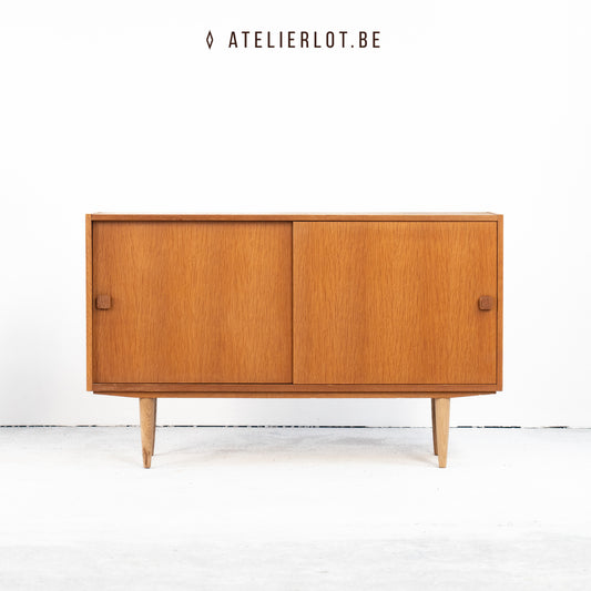 Vintage lowboard / tv-kastje / platenkast in eik - Domino Møbler