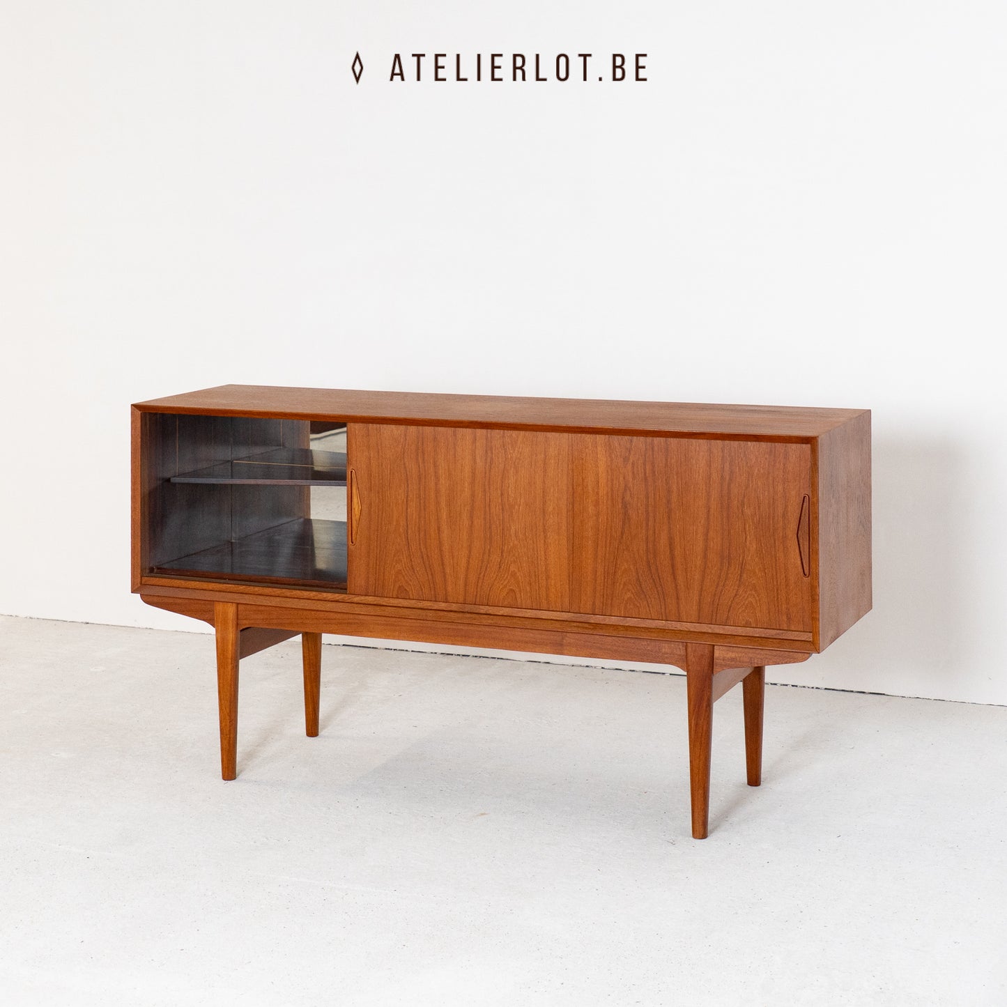 Lowboard met schuifdeuren