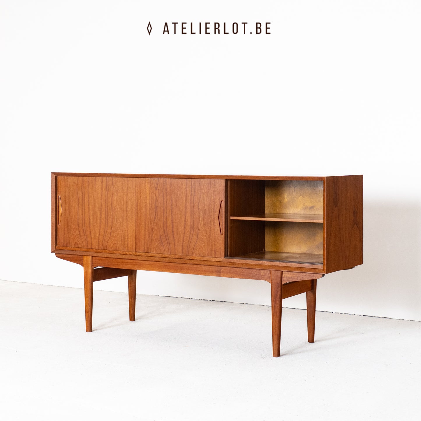 Lowboard met schuifdeuren