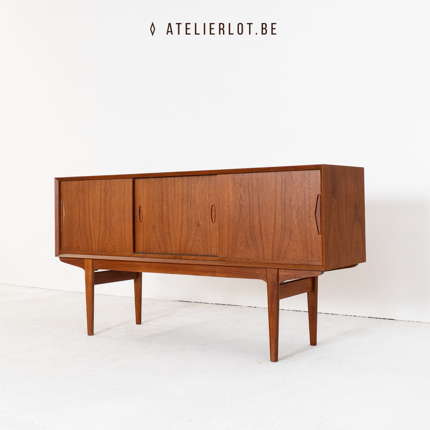 Lowboard met schuifdeuren