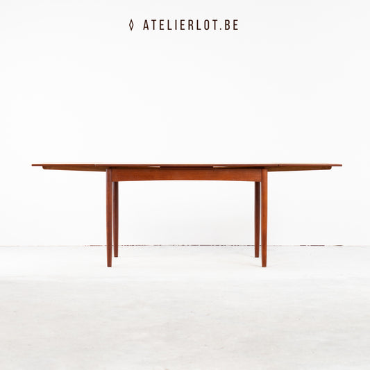Eettafel Scandinavisch uitschuifbaar