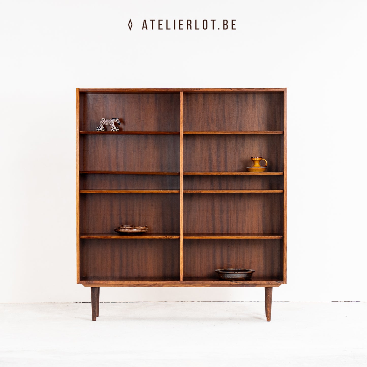 Boekenkast P. Hundevad