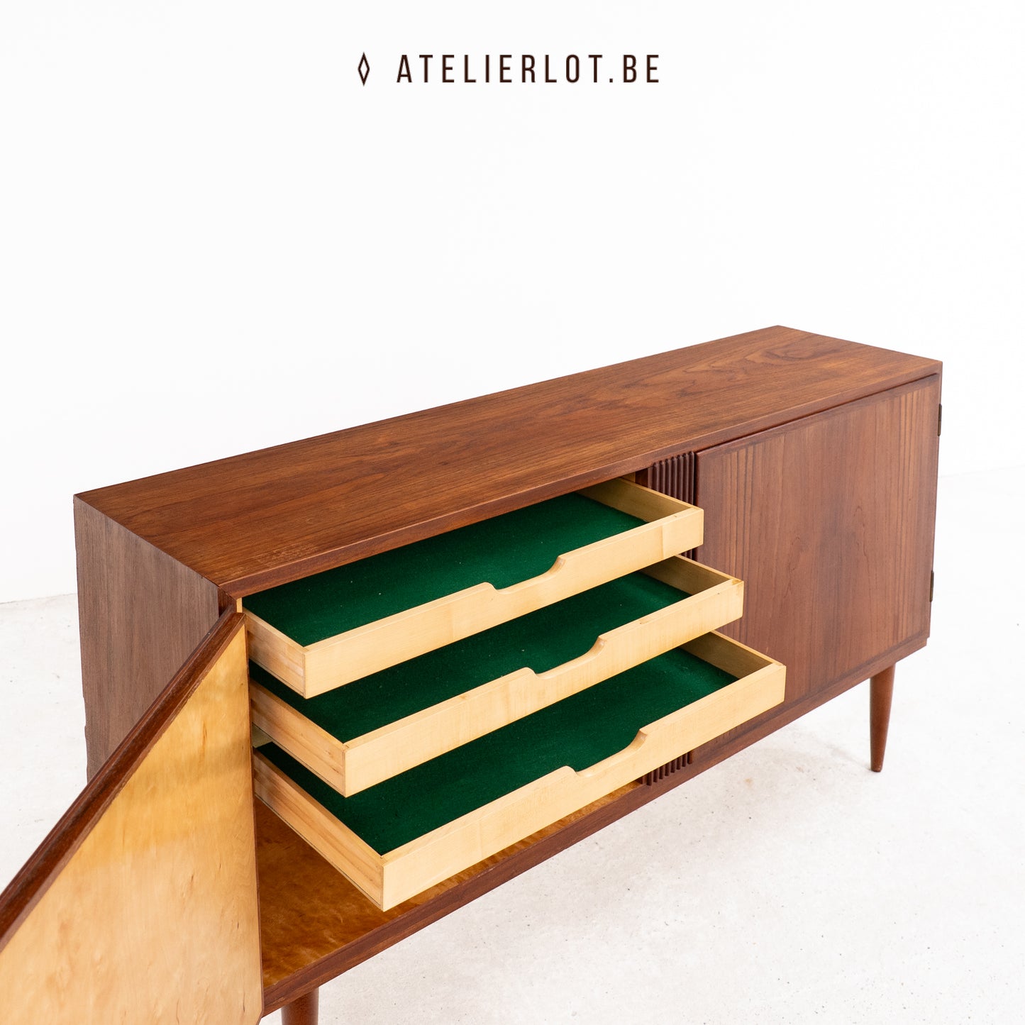Vintage lowboard / tv-kastje / platenkast