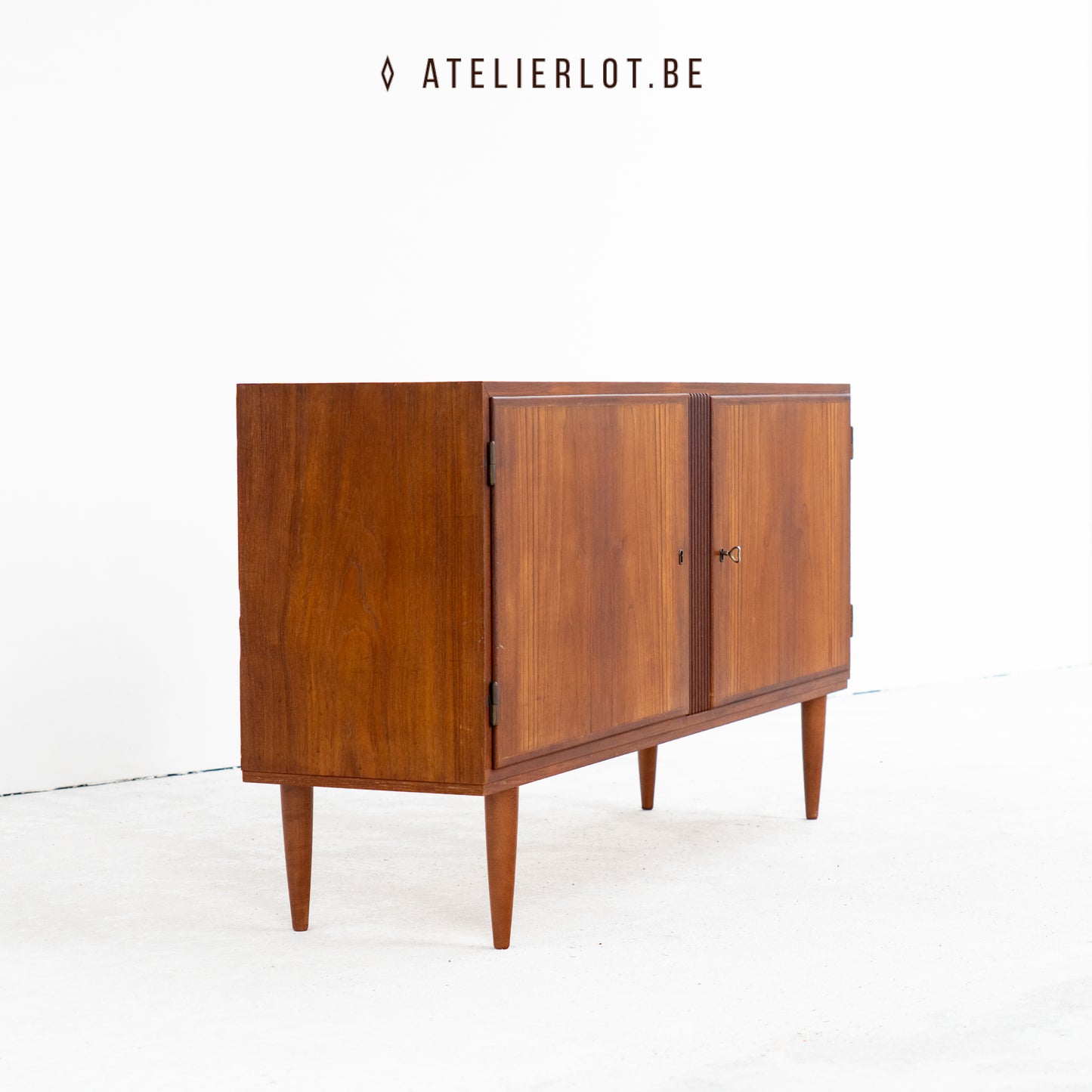 Vintage lowboard / tv-kastje / platenkast