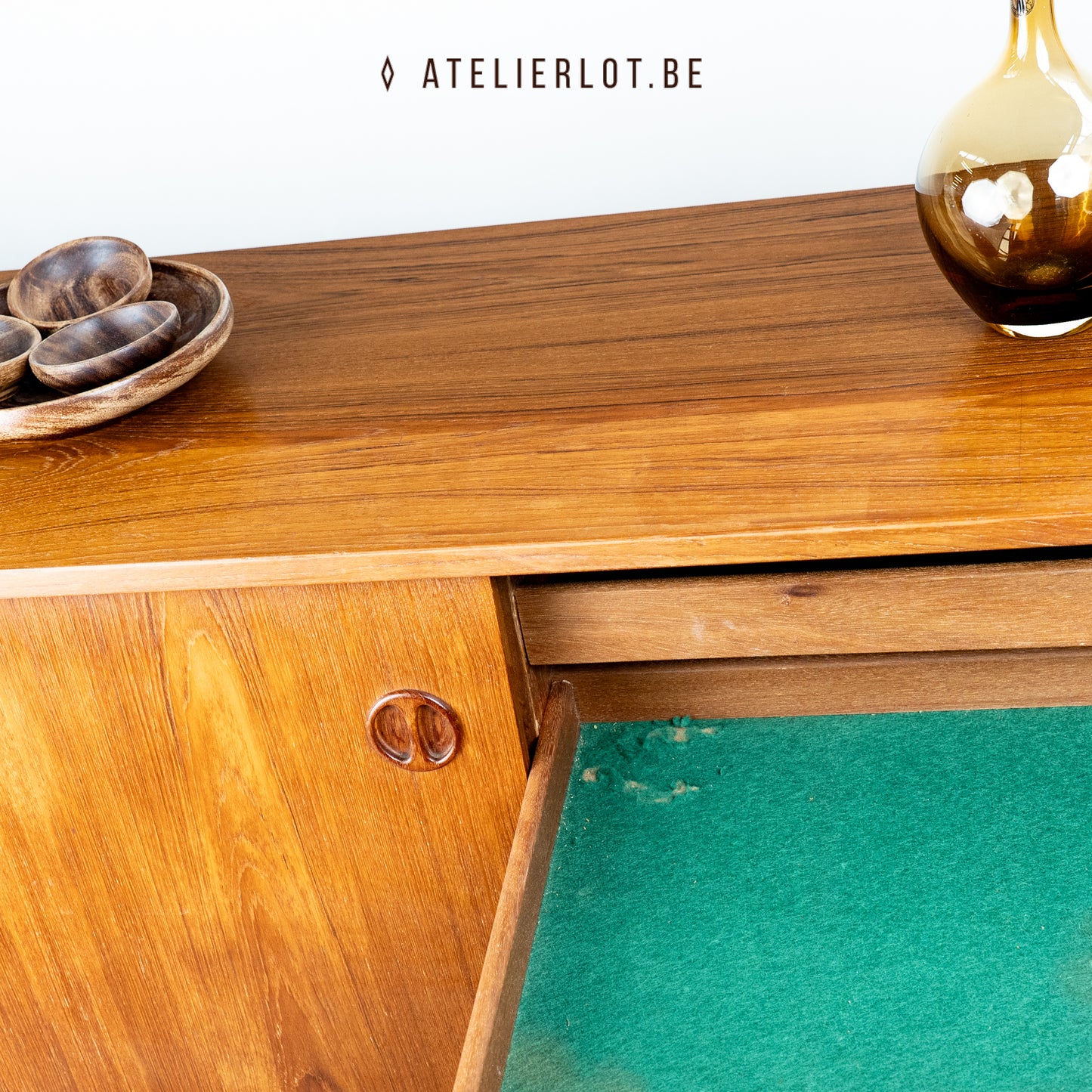 Deens lowboard met 3 schuifdeuren