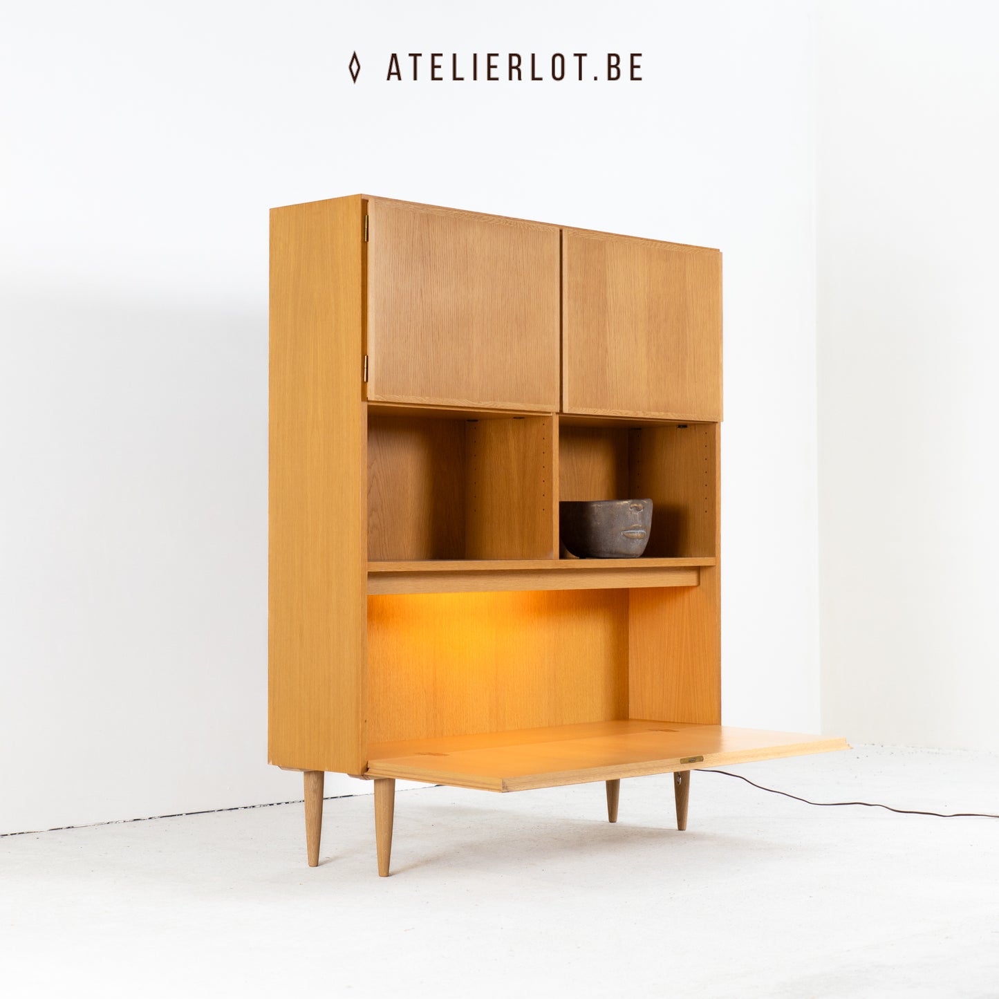 Eiken highboard met verlichting