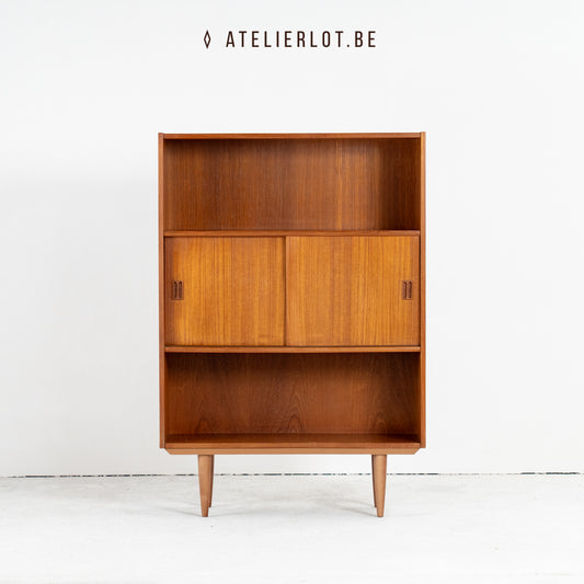Deense boekenkast met schuifdeuren