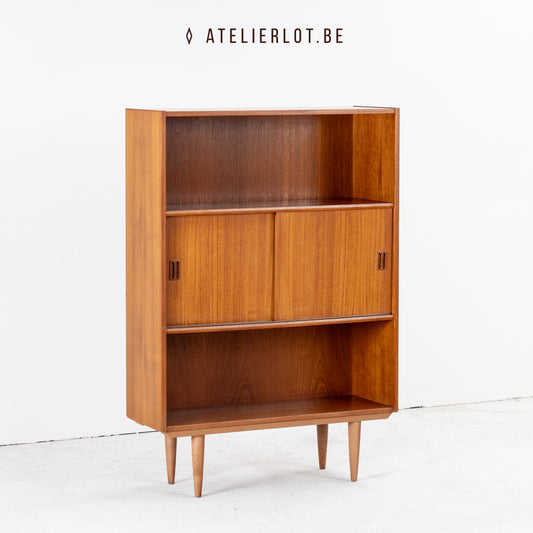 Deense boekenkast met schuifdeuren