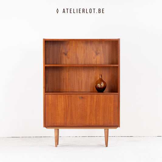 Deense boekenkast met klepdeur 2