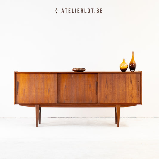 Lowboard teak met schuine voorzijde