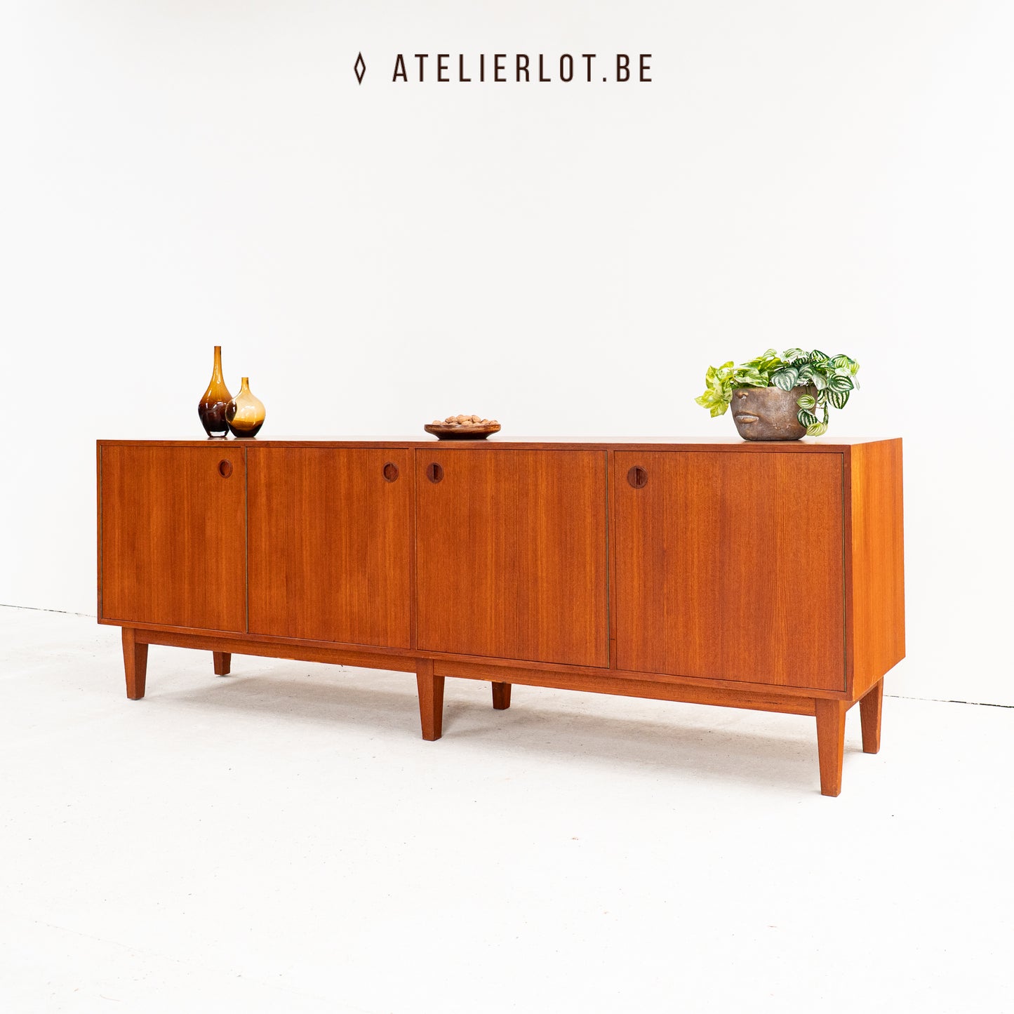 Deens lowboard met 4 deuren