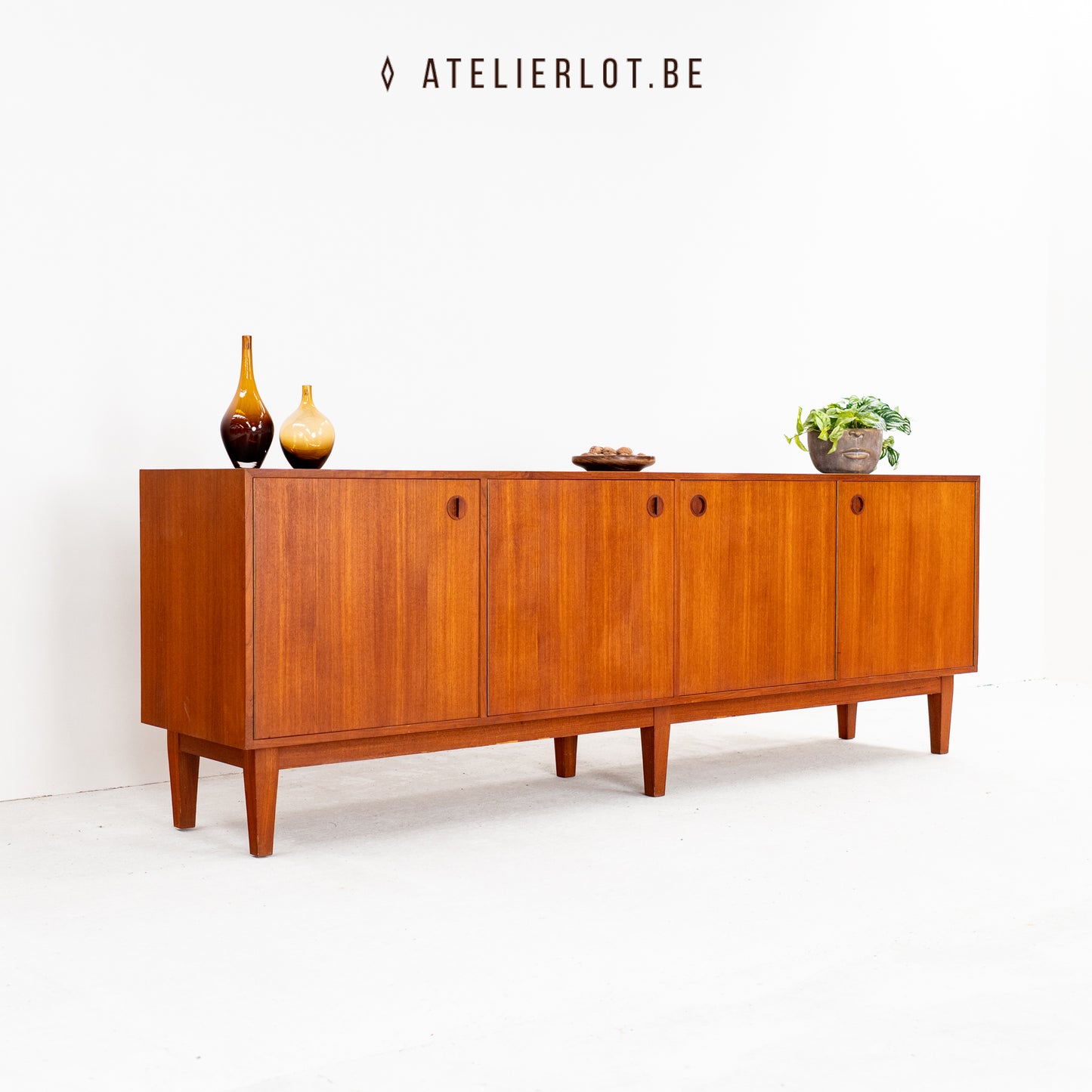 Deens lowboard met 4 deuren