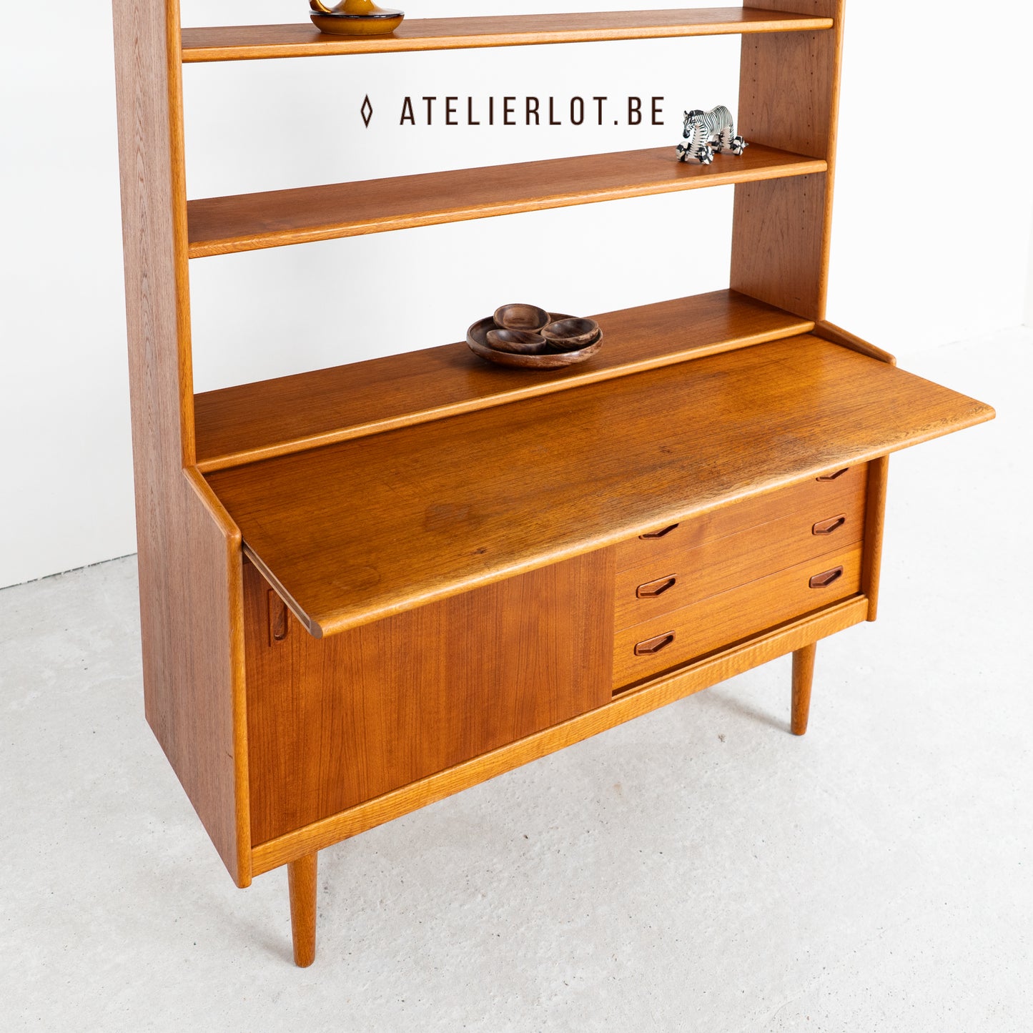 Vintage wandmeubel / boekenrek 4