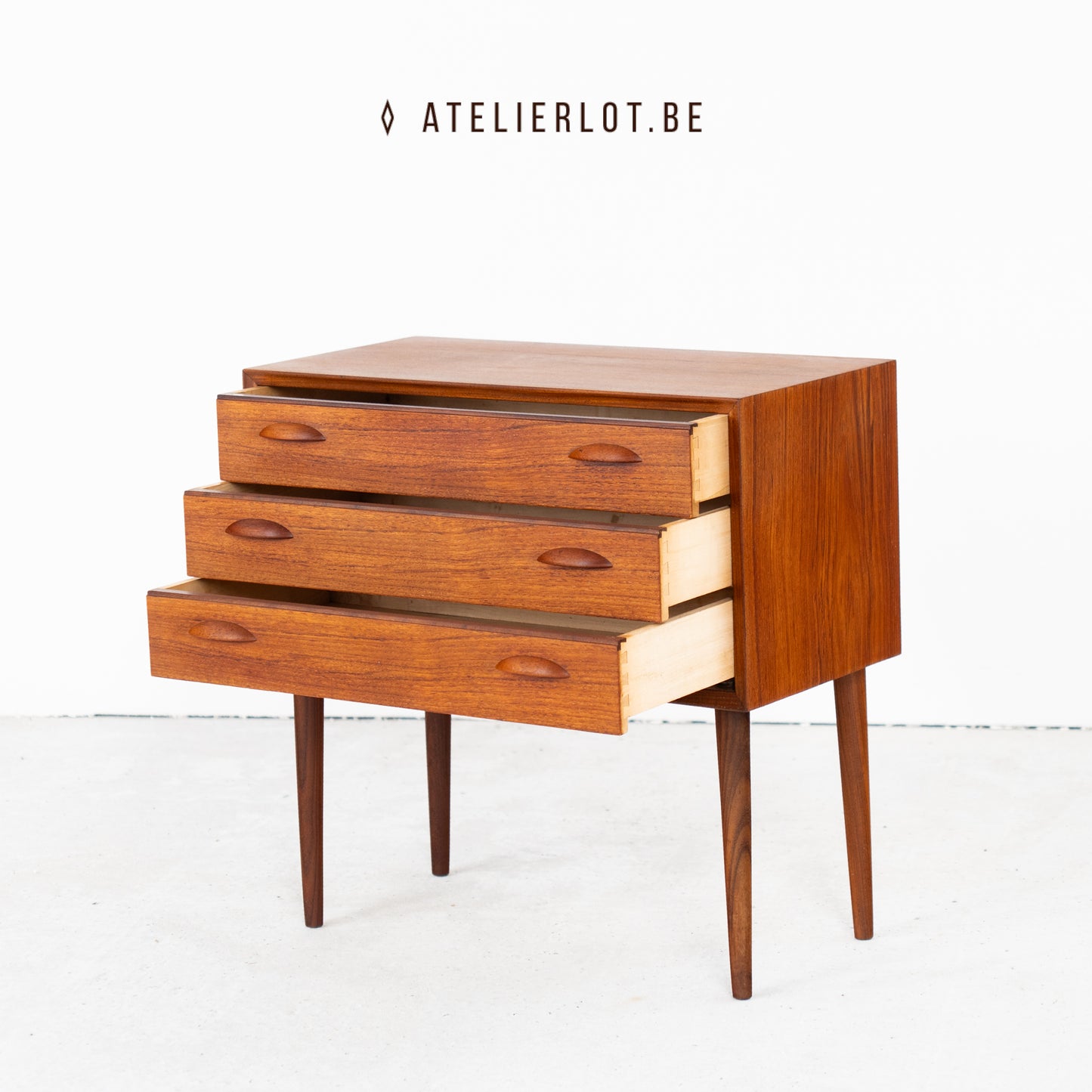 Vintage ladekast klein met 3 lades
