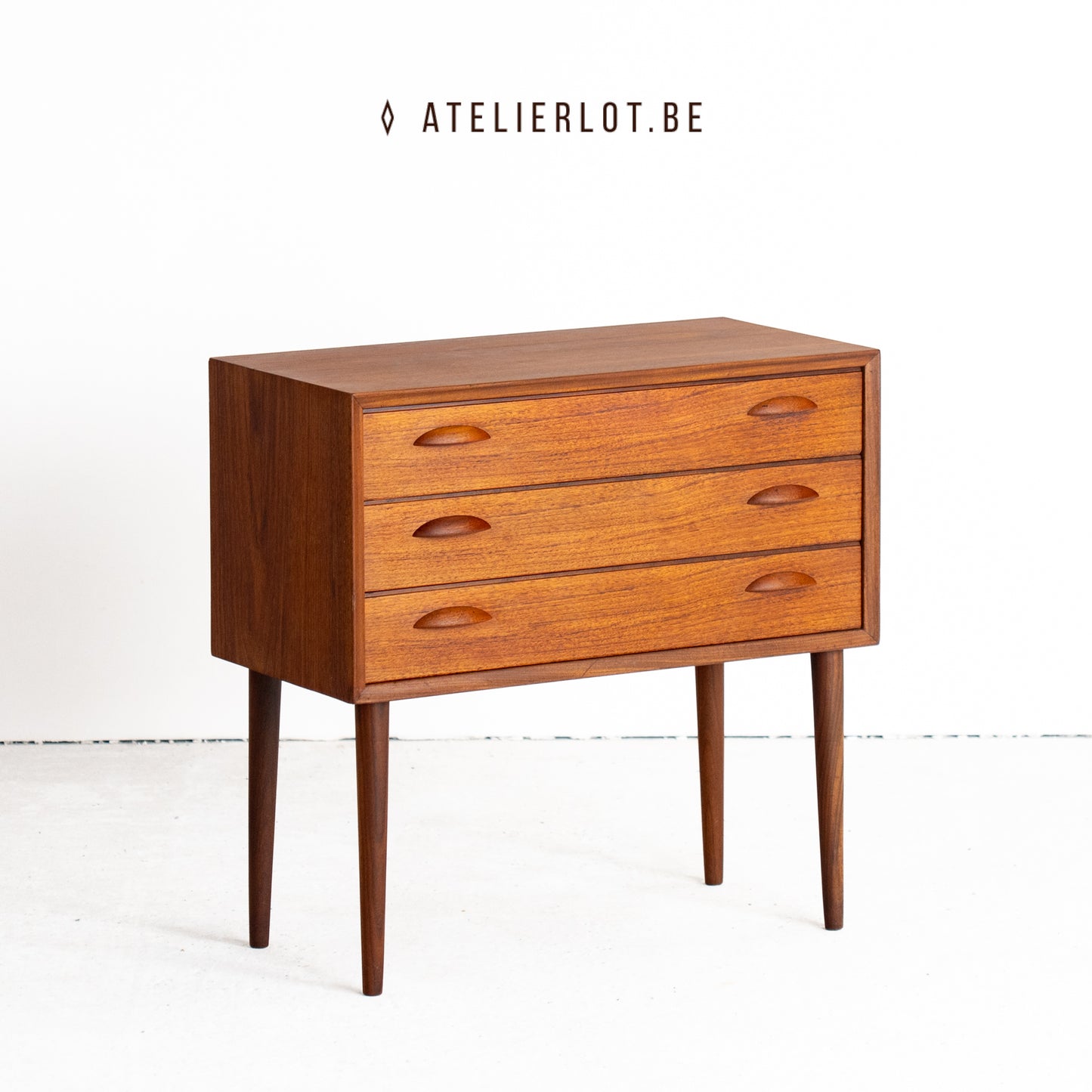 Vintage ladekast klein met 3 lades
