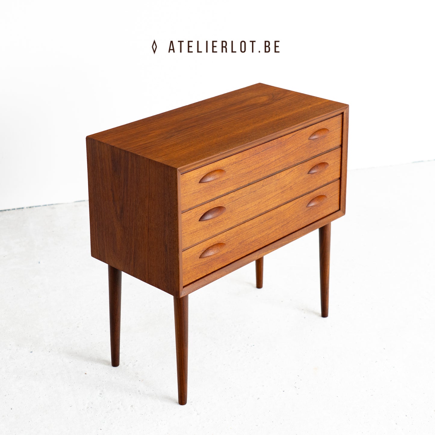 Vintage ladekast klein met 3 lades