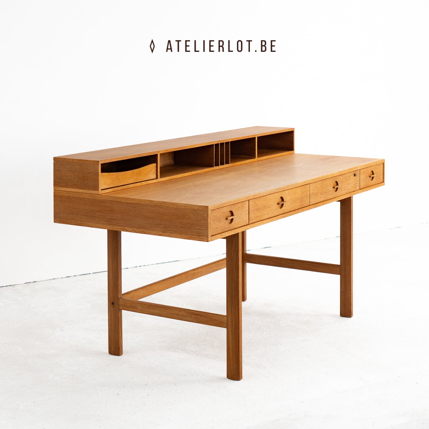 Flip Top-bureau - Løvig Nielsen